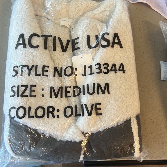 WEAR A HUG Long Sherpa lined open Lapel Cozy VEST Medium New - Picture 3 of 7